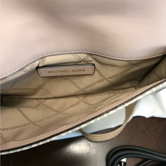 Michael Kors Cream and Tan Crossbody Bag with Gold Hardware - Picture 7 of 9